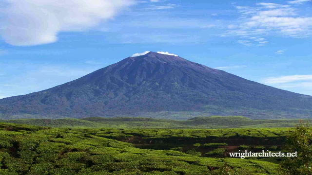 Gunung Tertinggi di Indonesia & Fakta Menariknya